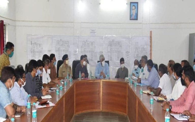 छत्तीसगढ़ स्वास्थ्य मंत्री टी एस सिंहदेव ने की अंबिकापुर मेडिकल कॉलेज की व्यवस्थाओं की समीक्षा,कहा- एक्स-रे,डायलिसिस मशीनें एक हॉल में ही लगाएं