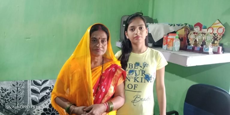 जनकपुर (कोरिया )विकासखंड भरतपुर के  भगवानपुर की डीएवी स्कूल में 12वीं की छात्रा हिमानी पांडे में किया टॉप एवं10 दसवीं का छात्र शिवांश प्रताप सिंह ने किया टॉप