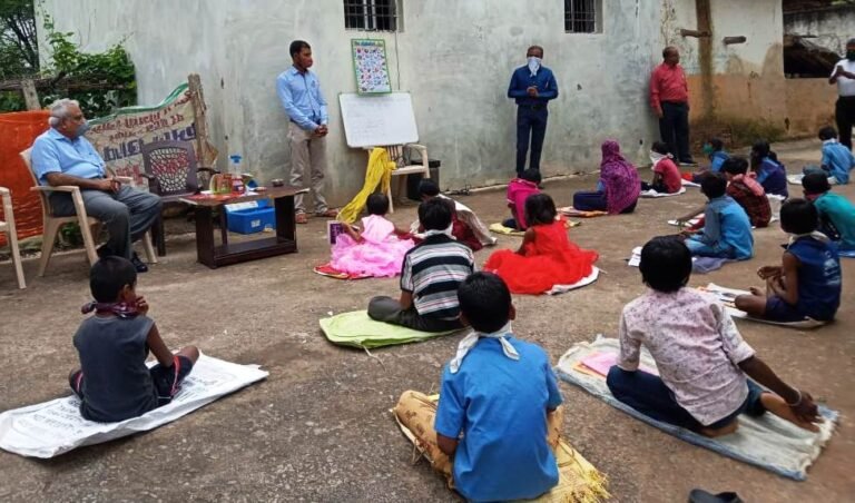 प्रमुख सचिव स्कूल शिक्षा ने किया मोहल्ला कक्षाओं का औचक निरीक्षण