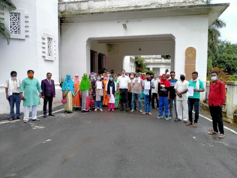 ईसाइयों से अपनी संस्कृति और परम्परा को बचाने  विरोध में उतरे उरांव समाज के लोग!!