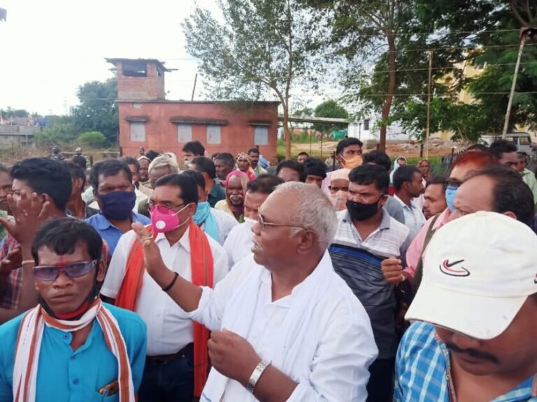 आस्ता में गौ तस्करी को लेकर ग्रामीण हुए लालबंद, जमकर हुए आक्रोशित, गौ रक्षकों ने दिखाएं तेवर, दर्जनों गांव के लोग शामिल होकर खमली गांव की ओर करने लगे कूच..