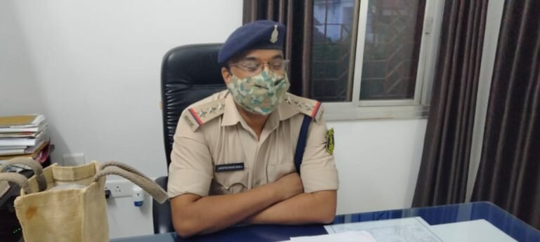 ऐसा कैसे चलेगा टीआई महोदय थाने से अपराधी फरार और आपको इसकी खबर भी नहीं।