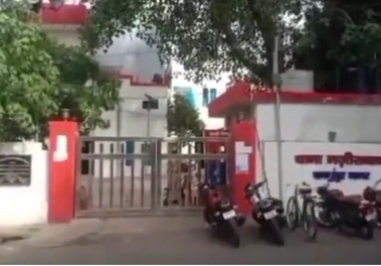 कोर्ट के आदेश पर लगभग 60 लाख रुपए की 1000 पेटी अवैध शराब पर चला बुलडोजर