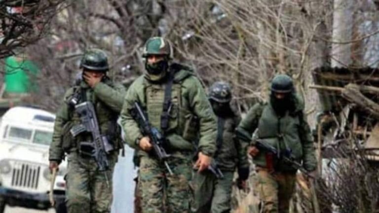 जम्मू-कश्मीर के श्रीनगर में आज हुए आतंकी हमले में 2 जवान शहीद,,,भीड़ का फायदा उठाकर आतंकी हुए फरार…