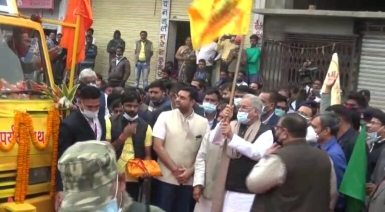 मुख्यमंत्री ने श्री राम वन गमन पथ रथ और विराट बाईक रैली को झण्डी दिखाकर किया रवाना