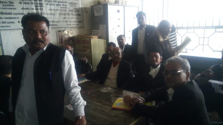 एकीकृत बार एसोसियेशन चुनाव 2021 के लिए आज नामांकन प्रक्रिया हुई सम्पन्न … प्रत्याशियों के समर्थकों ने निकाले जलूश आचार संहिता की खूब उडी़ं धज्जियां…
