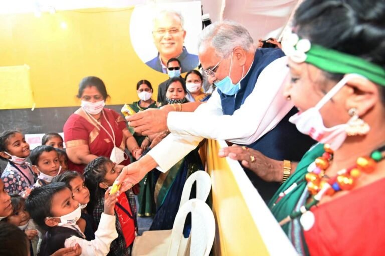 मुख्यमंत्री ने नन्हें-मुन्नों का अन्नप्राशन और गर्भवती महिलाओं की गोदभराई कर दिया सुपोषण का संदेश