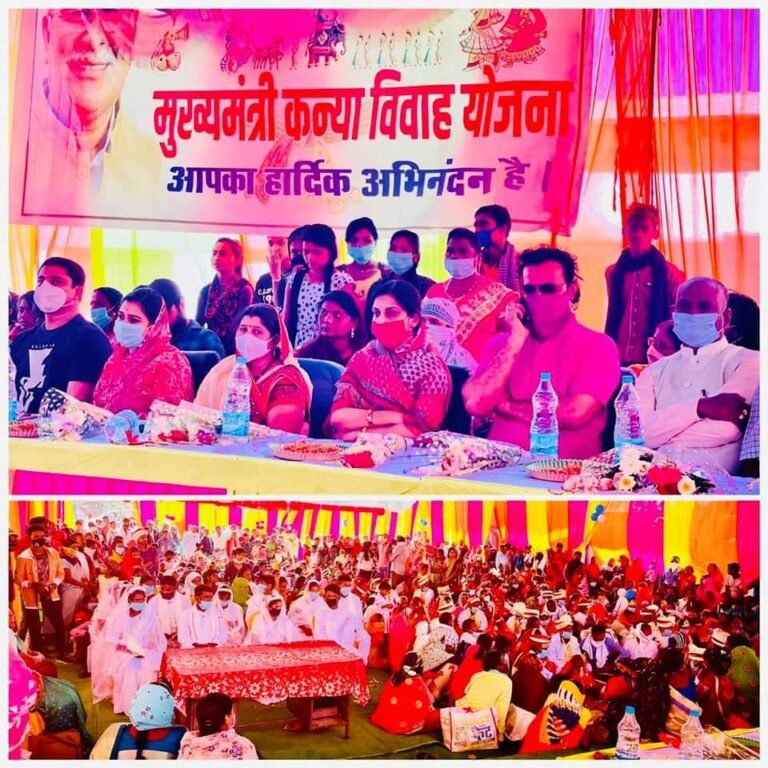 लखनपुर में मुख्यमंत्री कन्या विवाह में नव विवाहित दम्पतियों को आशिर्वाद देने पहुंचे प्रदेश सचिव शैलेन्द्र प्रताप सिंह व महिला बाल विकास सभापति सरला सिंह