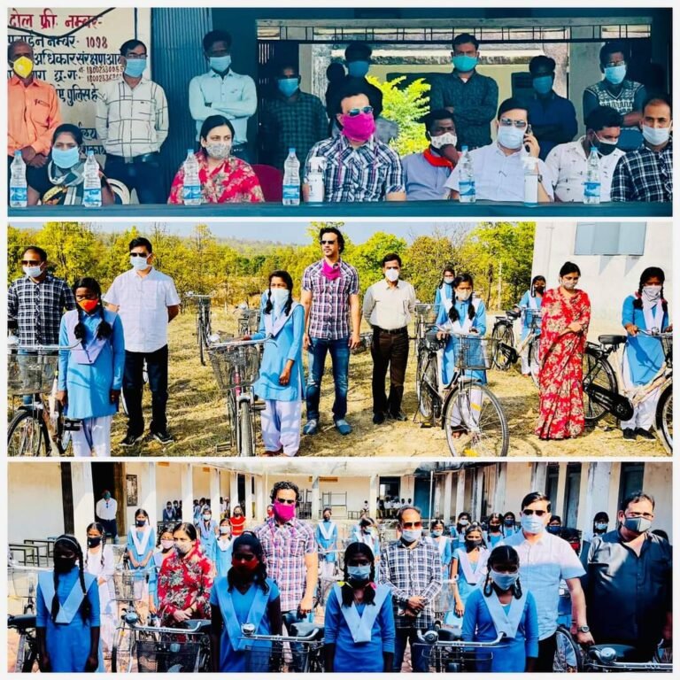 सरस्वती साइकिल योजना के अंतर्गत प्रदेश सचिव शैलेन्द्र प्रताप सिंह एवं जिला पंचायत सभापति सरला सिंह के द्वारा छात्राओं को किया गया साइकिल वितरण
