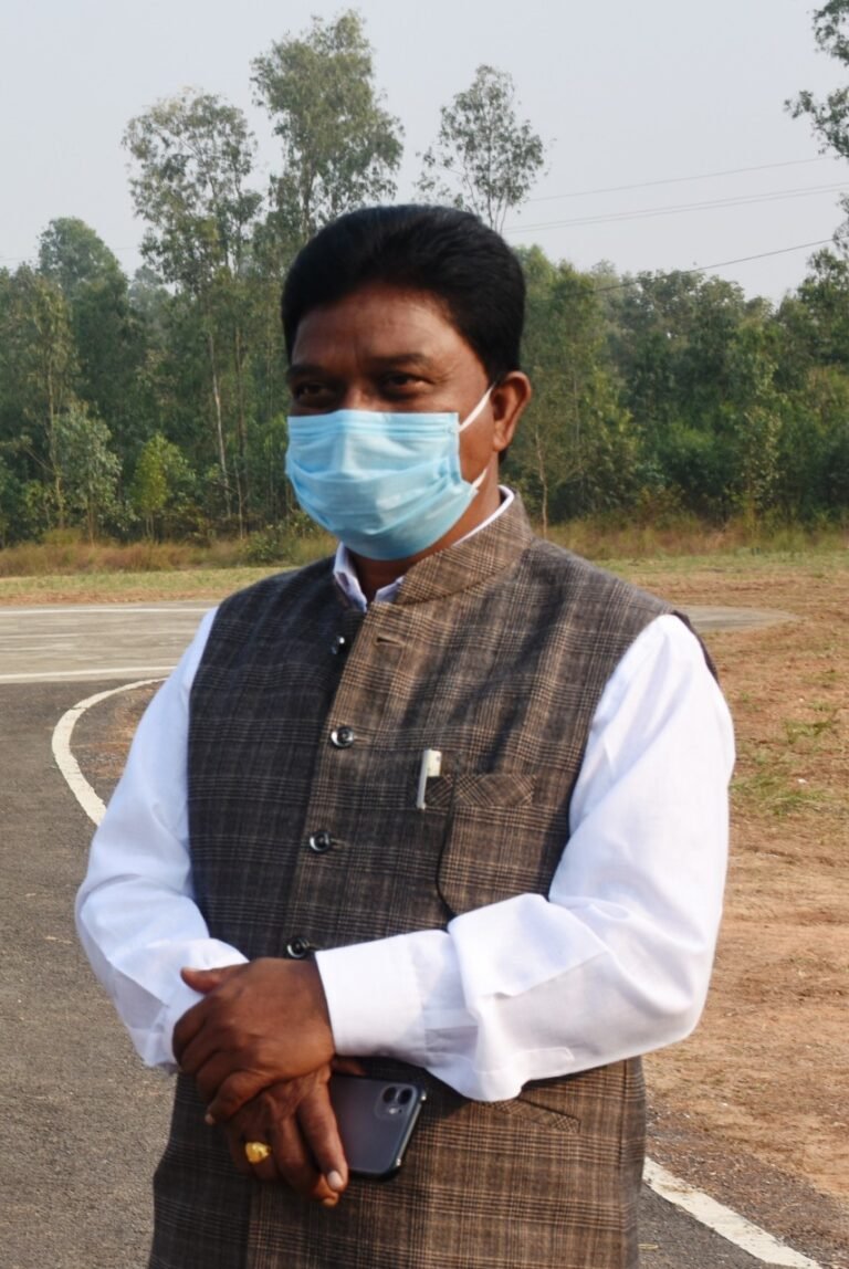 संसदीय सचिव श्री पारसनाथ राजवाड़े  ने कोरोना के रोकथाम हेतु दिये बीस लाख रुपए…