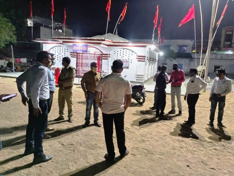 कलेक्टर-एसपी ने धार्मिक स्थलों पर लिया लॉकडाउन का जायजा,,, नियम उलंघन पर महामाया मंदिर प्रबंधक पर 20 हजार रुपये और समलाया मंदिर प्रबंधक पर 5 हजार का अर्थदंड….