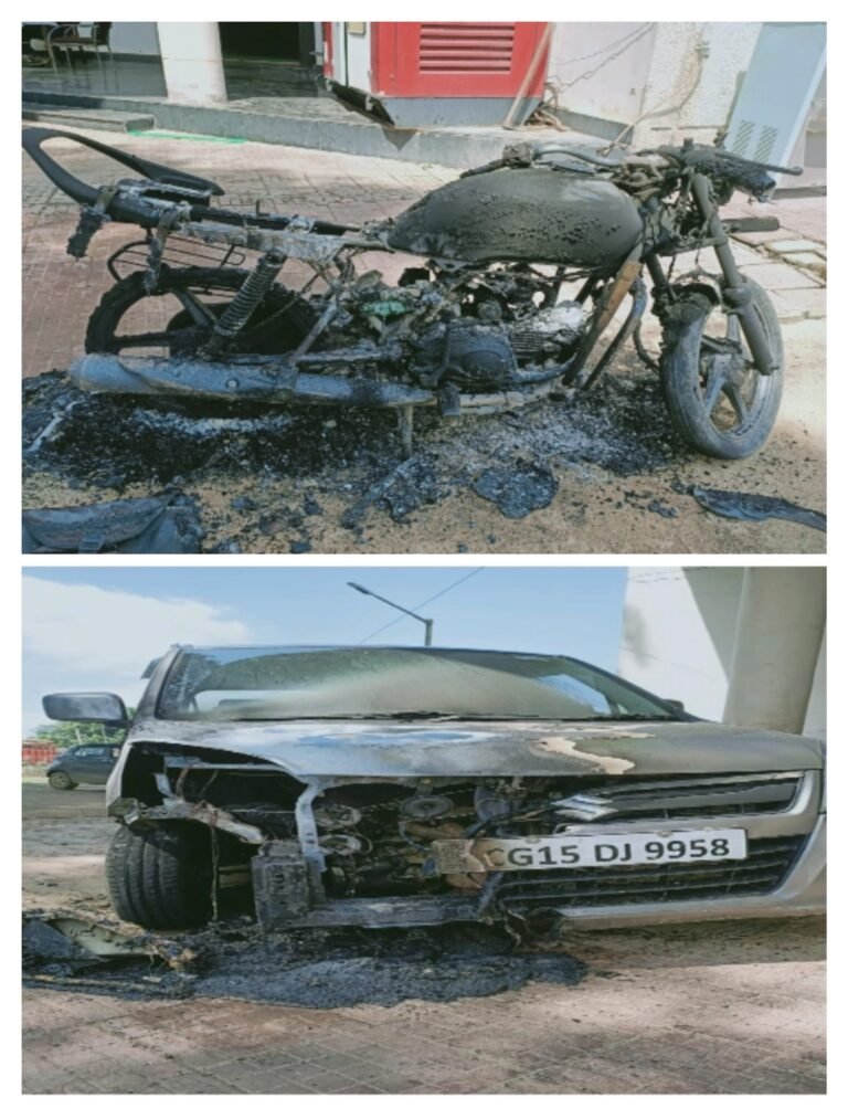 पुलिस चौकी में खड़ी वाहनों को असामाजिक तत्वों ने किया आग के हवाले,,,अपनी ही रक्षा करने में असमर्थ पुलिस आम नागरिकों की कैसे करेगी रक्षा..??