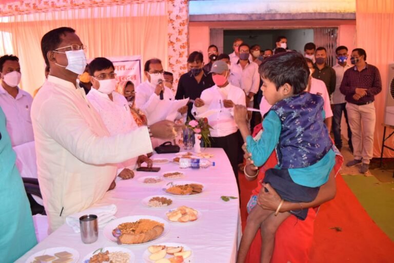 खाद्य मंत्री श्री अमरजीत भगत ने 67 जरूरतमंदों को वितरित किया स्वेच्छानुदान राशि का चेक…