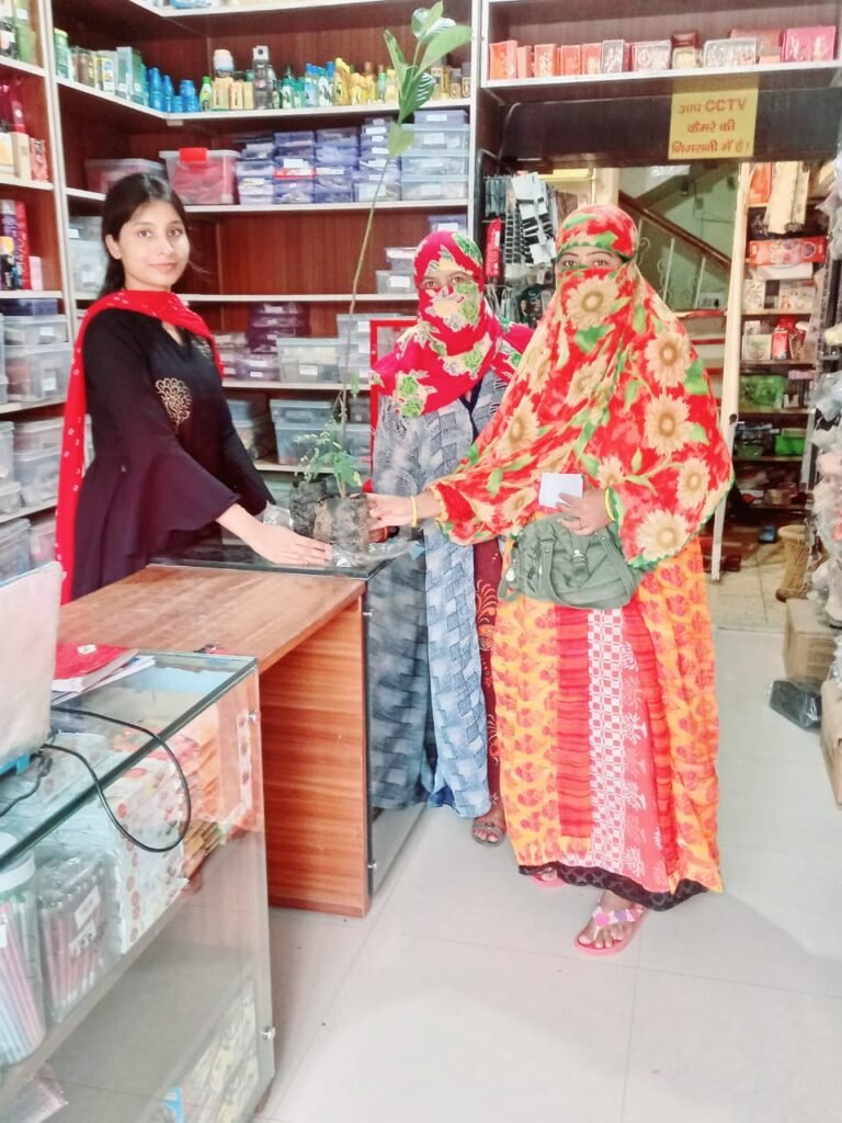 पर्यावरण संरक्षण के लिए सराहनीय कार्य करती रूपशक्ति द मिनी मॉल की संचालिका रिचा अग्रवाल…