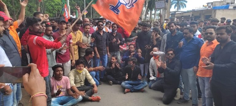 महामाया पहाड़ पर अतिक्रमण के विरोध में भाजयुमो ने किया वन विभाग के सीसीएफ कार्यालय का घेराव,,, सरकार के खिलाफ जमकर की नारेबाजी…