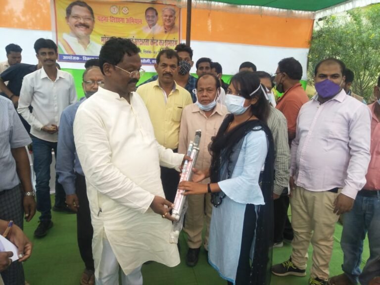 खाद्य मंत्री ने बतौली में किया मोहल्ला साक्षरता कक्षा का शुभारंभ, जीवन में आगे बढ़ने के लिए शिक्षा जरूरी- श्री भगत