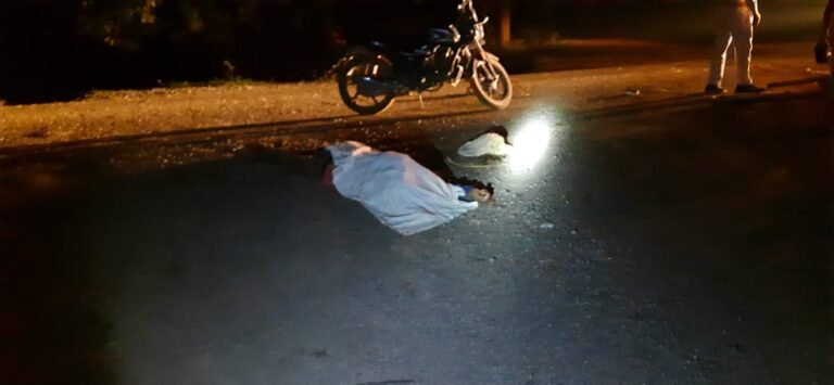 गज आतंक से थर्राया उदयपुर,, मोहनपुर चौक में हाथियों ने स्कूटी सवार दंपत्ति और बच्चे को कुचला..