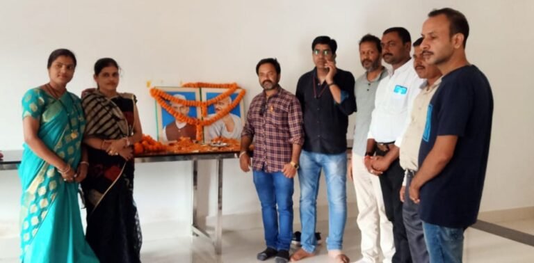 राष्ट्रीय मजदूर कांग्रेस ने गांधी शास्त्री जयंती पर देश के वीर सपूतों  को किया नमन