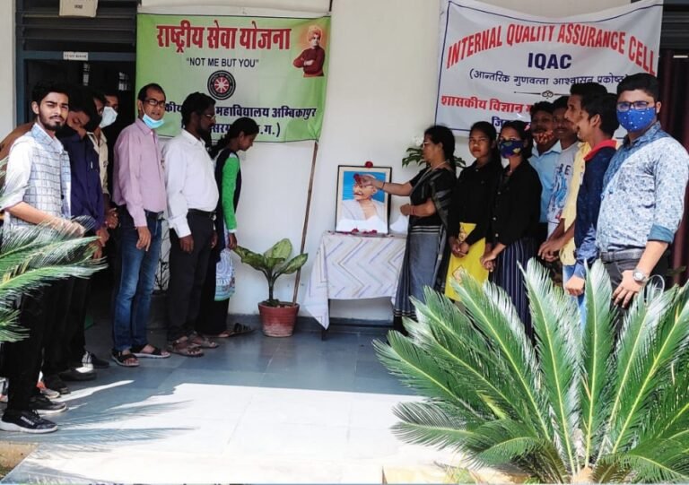 विज्ञान महाविद्यालय अंबिकापुर में रा.से.यो. ने वृक्षारोपण स्वच्छता अभियान चलाकर मनाया शास्त्री,गांधी जयंती