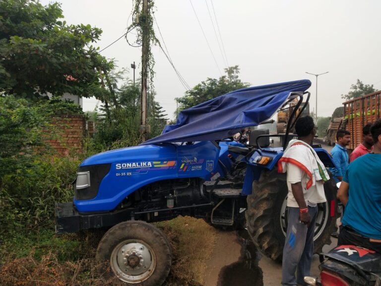 ट्रैक्टर को टक्कर मार ट्रक चढ़ी डिवाइडर पर,,,ट्रैक्टर चालक की हालत गंभीर…