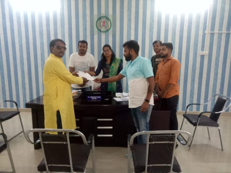 बांग्लादेश में चल रहा हिंदुओं के नरसंहार, मंदिर, पूजा स्थान और संपत्ति पर हमला को रोकने के लिए भारत सरकार तुरंत भारतीय सेना बांग्लादेश में भेजे:– बजरंग दल