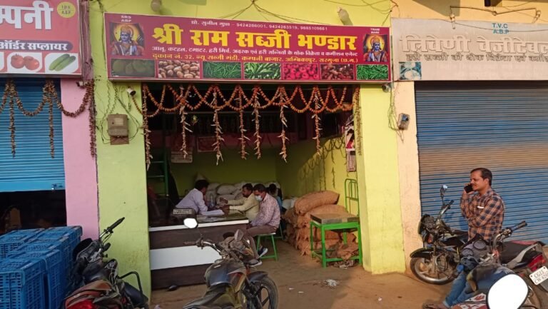 श्रीराम सब्जी भंडार से 10 बोरी आलू जब्त,, रंगा हुआ आलू बेचने की शिकायत पर प्रशासन ने की कार्यवाही…