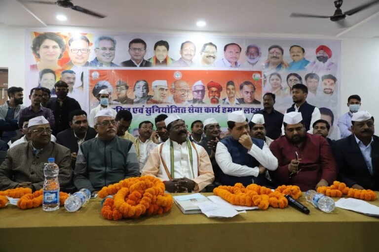 खाद्य मंत्री अमरजीत भगत की उपस्थिति में कांग्रेस सेवादल की मासिक बैठक संपन्न…जनदर्शन के माध्यम से सुनी गई लोगो की फरियाद…