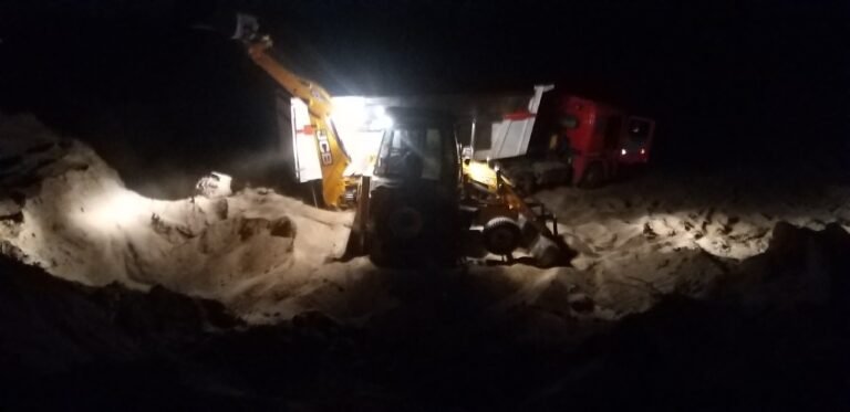 नहीं थम रहा अवैध बालू का कारोबार, खनन पर रोक लगाने में प्रशासन विफल , 15 दिसंबर को संयुक्त  जिला कार्यालय का घेराव