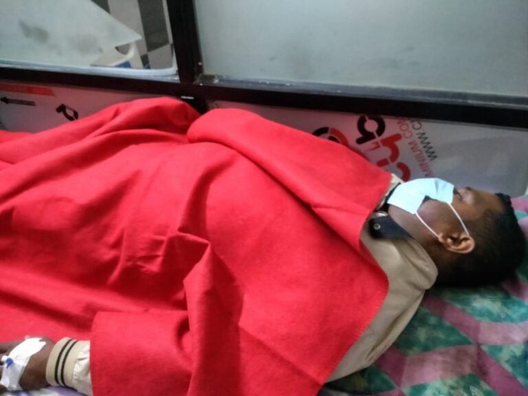 गांजा तस्करों ने किया  पुलिस टीम पर जानलेवा हमला, जान बचाकर भागे पुलिसकर्मी,, जिला चिकित्सालय में भर्ती