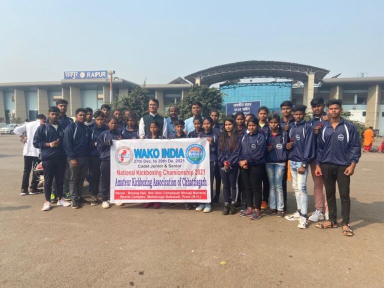 छत्तीसगढ़ की टीम नेशनल किक बॉक्सिंग चैंपियनशिप हेतु पुणे के लिए रवाना.