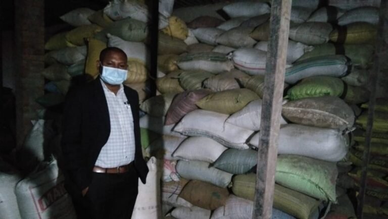 सुखरी समिति प्रबंधक को अमानक धान खरीदने व रामपुर समिति के ऑपरेटर को टोकन कांटने में अनिमियता के कारण कारण बताओ नोटिस जारी…