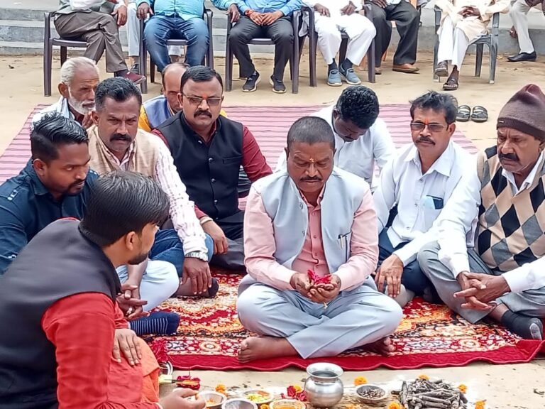 ग्राम पंचायत करौंदा में विधायक पारसनाथ राजवाड़े ने लाखो रुपए के निर्माण कार्यों का किया भूमि पूजन…