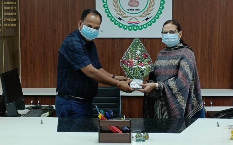 नव पदस्थ कलेक्टर सुश्री इफ्फत आरा ने किया पदभार ग्रहण…