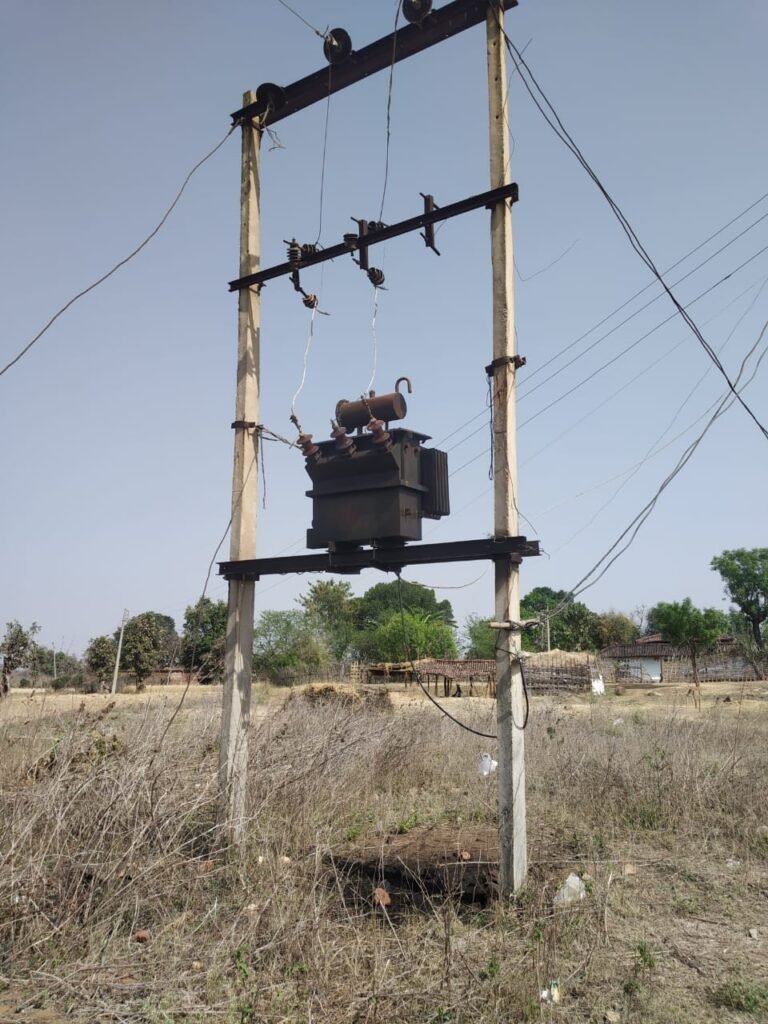 एक सप्ताह से बिहारपुर के चौका पारा में ट्रांसफॉर्मर पड़ा हुआ है खराब,, अंधेरे में जीने के लिए मजबूर हैं ग्रामीण…