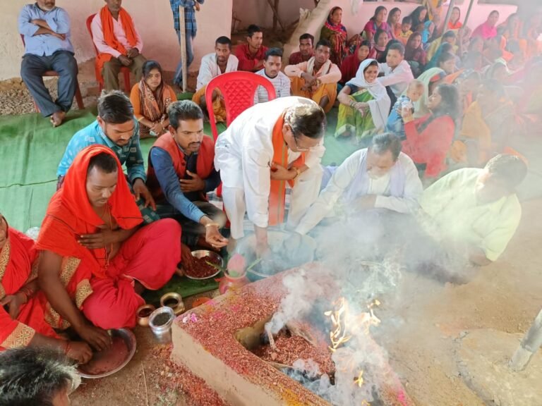 धरमपुर काली मंदिर मूर्ति स्थापना कार्यक्रम मे शामिल हुए पूर्व गृहमंत्री रामसेवक पैकरा…