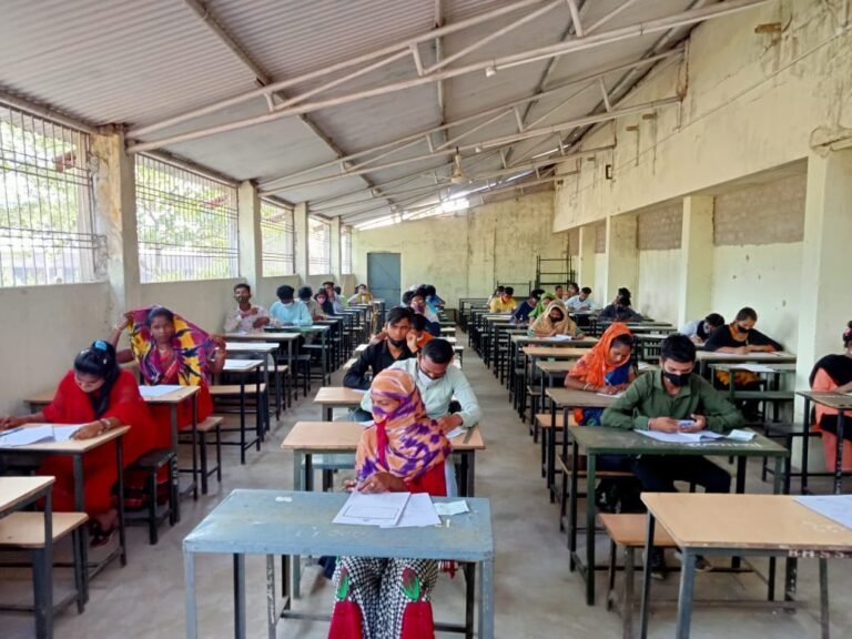 शासकीय बालक उच्चतर माध्यमिक विद्यालय सूरजपुर में हुई ओपन स्कूल की परीक्षा की शुरूआत,, 83 परीक्षार्थी हुए शामिल…