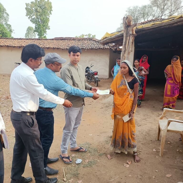 ग्राम पंचायत सचिव के आकस्मिक निधन पर जनपद सीईओ ने मानवता का परिचय देते हुए मृतक के दाह संस्कार में शामिल होकर मृतक के परिवार को अनुग्रह राशि एवं अपनी ओर से आर्थिक सहायता की घोषणा दी…