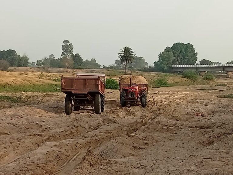 सूरजपुर : अवैध रेत उत्खनन जोरों पर खनिज विभाग बना मूकदर्शक..