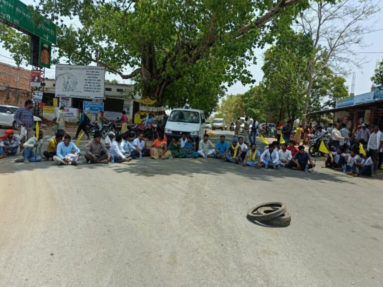 कुदरगढ़ धाम में हुए विवाद में मौत के बाद शव बीच सड़क में रख परिजनों ने किया चक्काजाम…