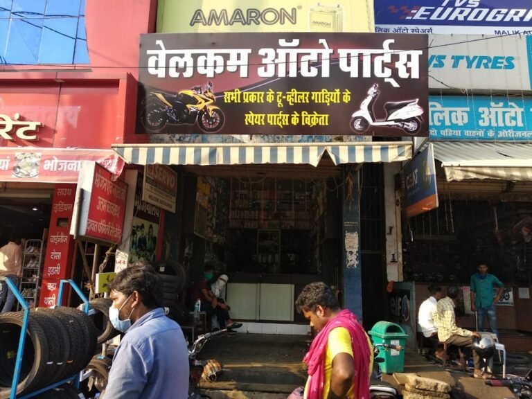 अम्बिकापुर : कानून के मंदिर के सामने कानून को ठेंगा दिखाते हुए चोरों ने दुकान में बोला धावा…