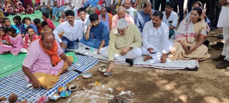 पंचायत मंत्री टी. एस.सिंहदेव ने किया 3 करोड़ 39 लाख रुपये की लागत से बनने वाले सड़क का भूमिपूजन…