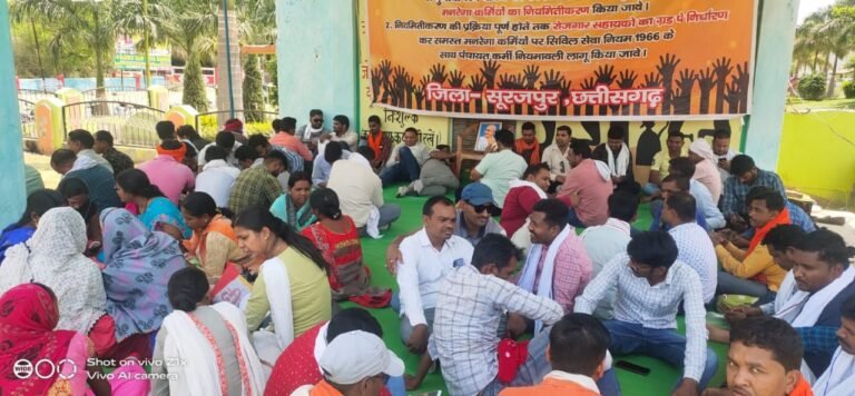 मनरेगा कर्मियों की हड़ताल से ठप पड़े ग्रामीण अंचल में चल रहे कार्य 142461 परिवार में मिला सिर्फ 457 को रोजगार…