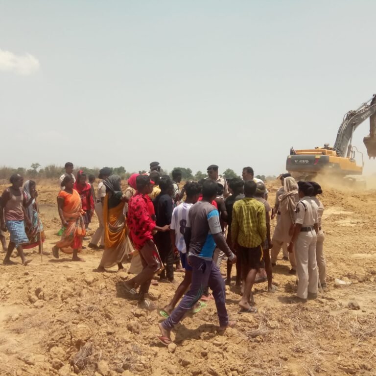 अवैध कब्जा पर जिला प्रशासन की कार्यवाही,स्थानीय ग्रामीणों के सहयोग से अवैध कब्जा हटाया गया…