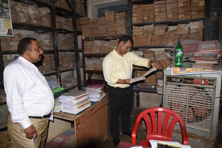 राजस्व सम्बंधी समस्याओ के निराकरण के लिए कलेक्टर ने शुरू की पहल,अब प्रत्येक सोमवार को होगा समाधान दिवस…