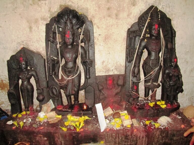 राहुल की सलामती के प्रार्थना के साथ शुरू हुआ रामगढ़ महोत्सव, राहुल के सकुशल वापसी के लिए रामगढ़ स्थित राम मंदिर में बैगा द्वारा कराई गई पूजा…