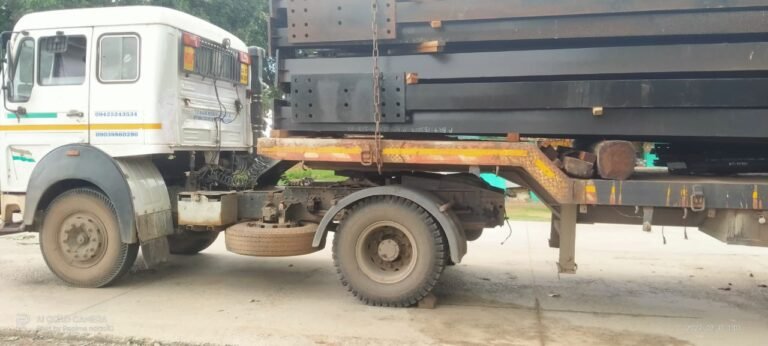 नवापारा लखनपुर में नहीं थम रही चोरी की वारदाते, खड़ी ट्रेलर से 200 लीटर डीजल पार,, चोरी की वारदातों पर रोक लगाते हुए कड़ी कारवाही की हो रही मांग…