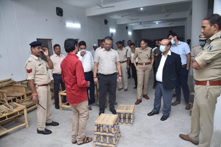 जिला न्यायाधीश, सरगुजा कलेक्टर व पुलिस अधीक्षक सरगुजा ने किया केंद्रीय जेल का निरीक्षण…