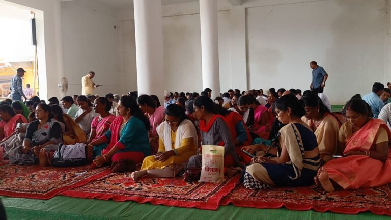 तीज पर्व को भी जारी रहेगा आंदोलन, कर्मचारी अधिकारियों का हड़ताल जारी….