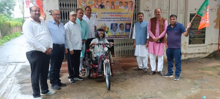 पीएम मोदी के जन्म दिवस पर सेवा पखवाड़ा के तहत बाटें गए ट्राइसाइकिल….