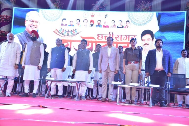 स्टॉलों में सजा विकास कार्यों का आकर्षक एवं जीवंत प्रदर्शनी,स्कूली बच्चों एवं कलाकारों की रंगारंग प्रस्तुतियों ने मोहा मन….